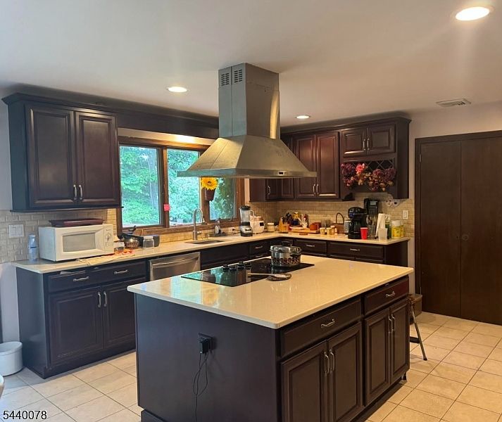 1st image of 554 Huckleberry Ln