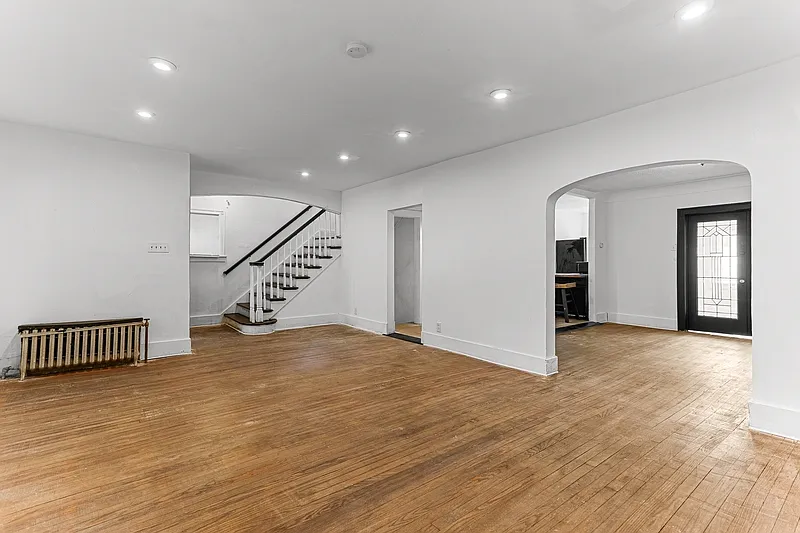 5 bed, 3.5 bath, 2800 sqft, $2,100 — Photo 4