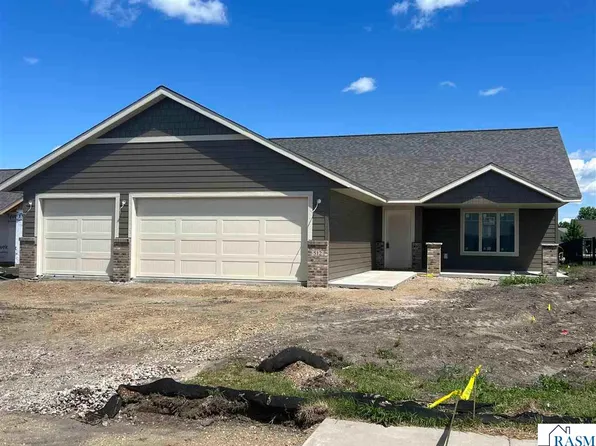 512 Torrey Pines Dr, Mankato, MN 56001