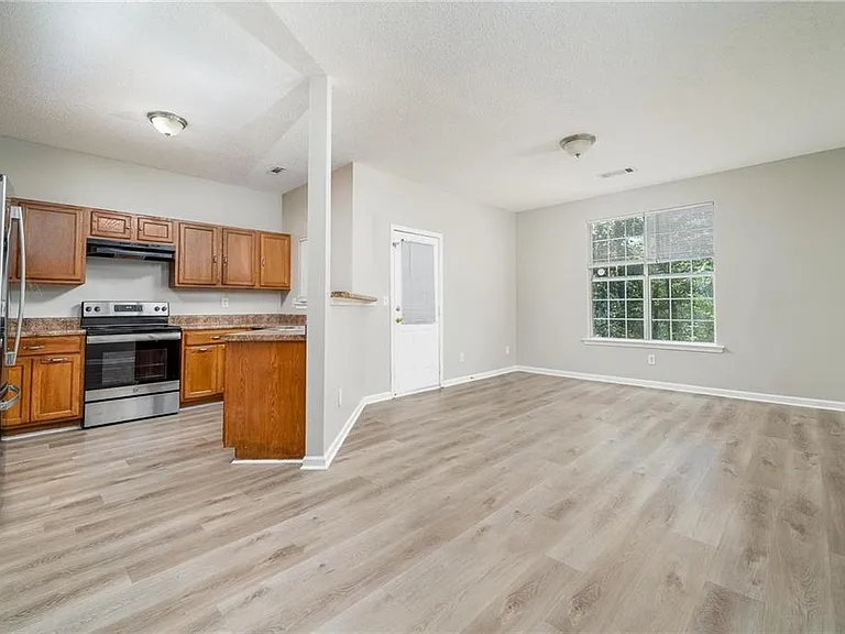 7683 Creekside Ln — Photo 6