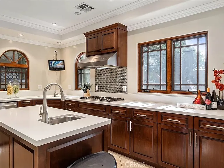 15014 Valleyheart Dr — Photo 12