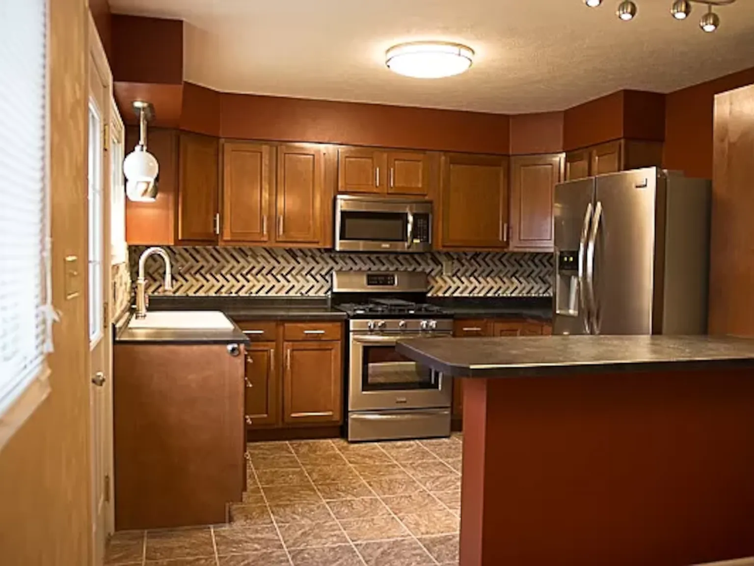 1617 McKinley Ave — Photo 4
