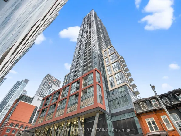 108 Peter St #4302, Toronto, ON M5V 0W2