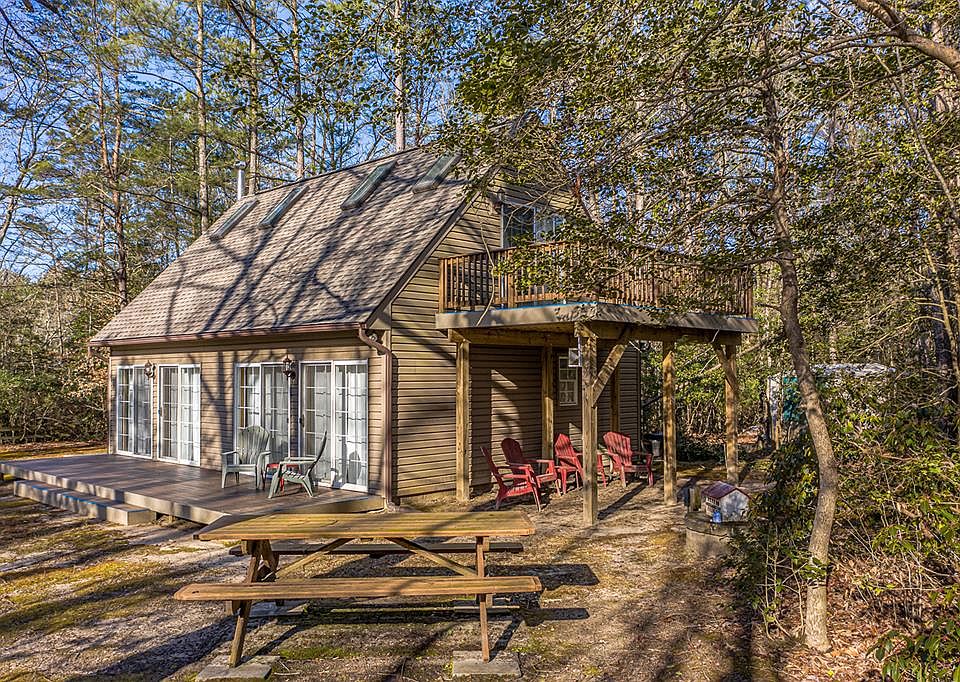 1st image of 200 White Oak Ln