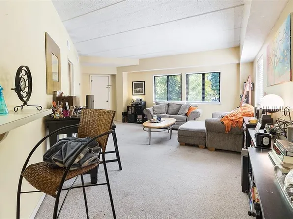 10 Forest Beach Dr Unit 106, Hilton Head Island, SC 29928