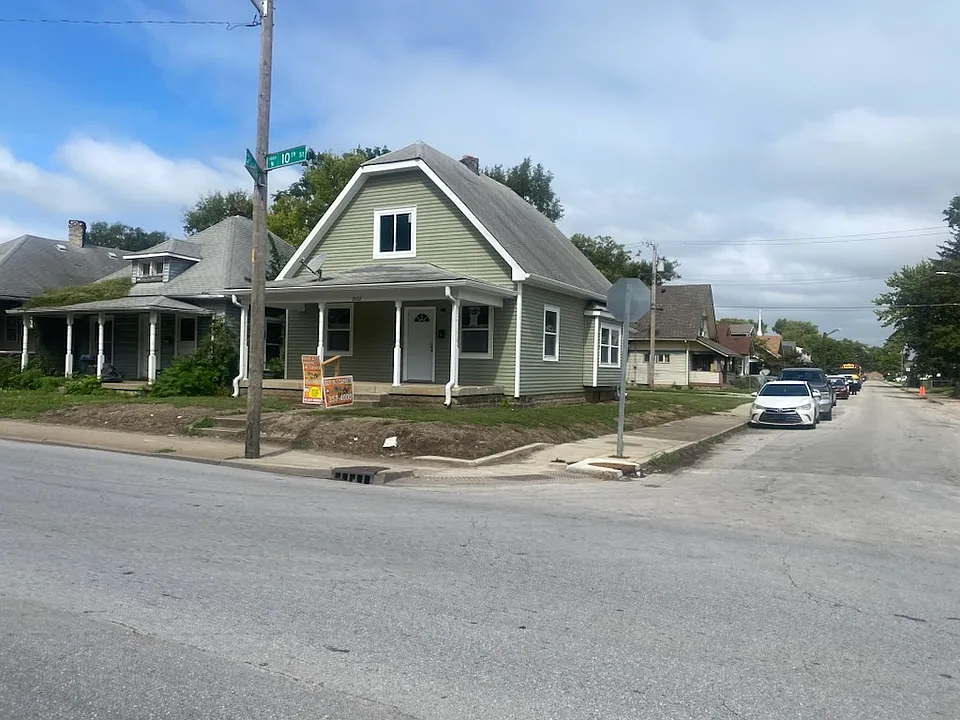 2502 W 10th St