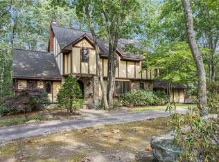 57 Valleybrook Dr, Warwick, RI 02818