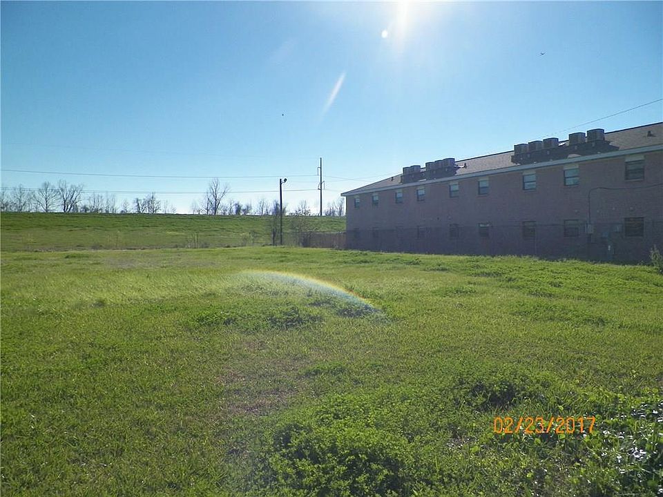 2nd image of 2417 Jefferson Hwy