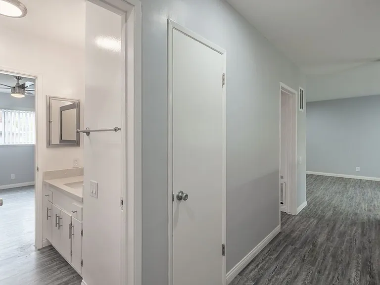 1527 Yale St #6 — Photo 18