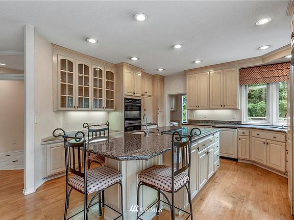 4th image of 403 Twin Lakes Dr