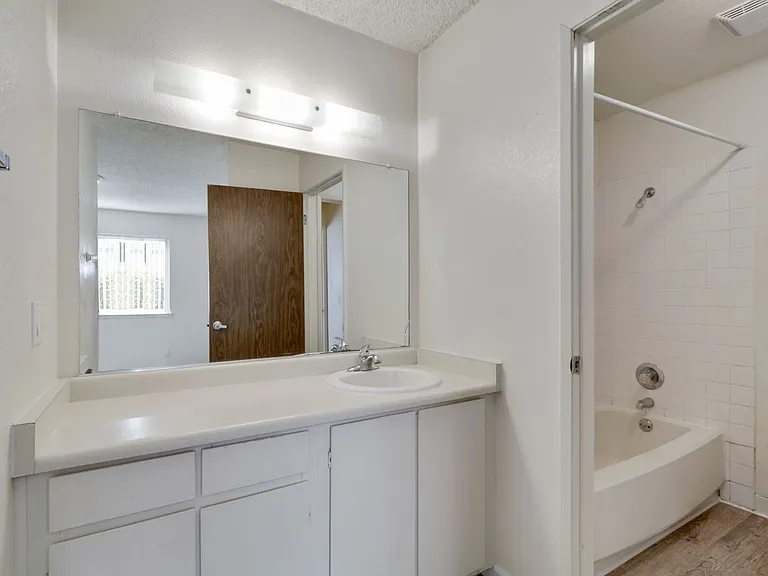 Clubside Apartments — Photo 7