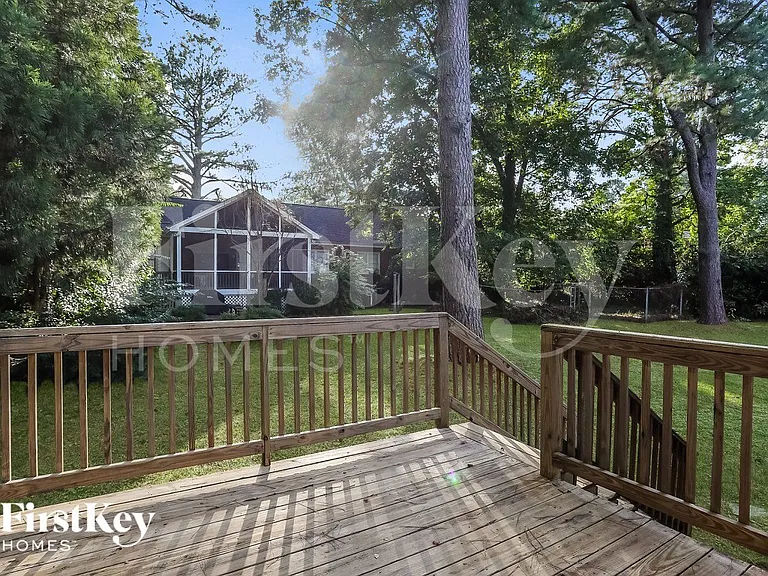 5121 Lundy Dr — Photo 17