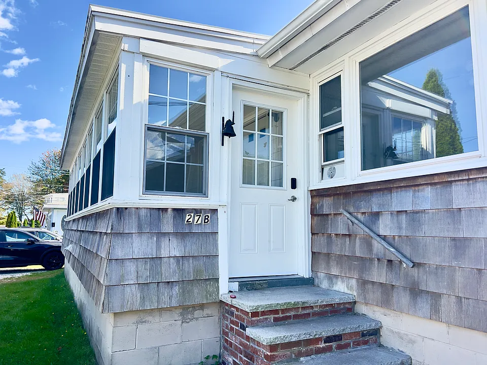 29 Odessa Ave #B