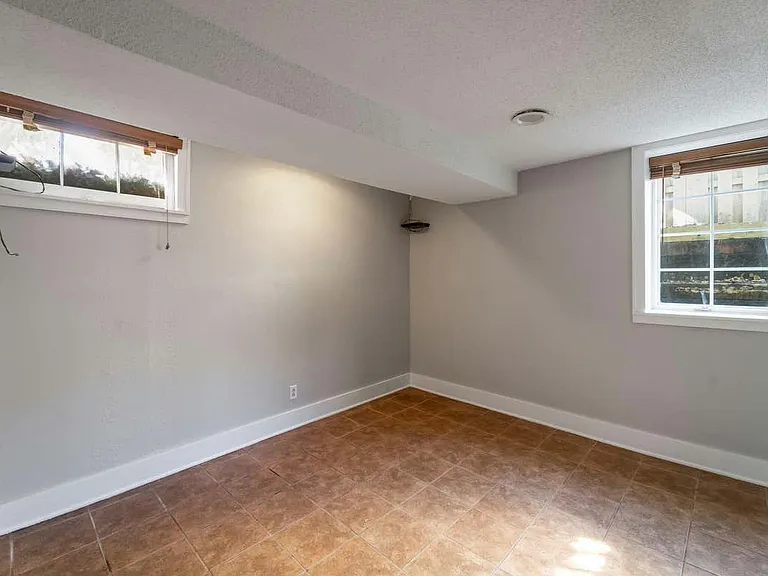 2217 Donald St — Photo 28
