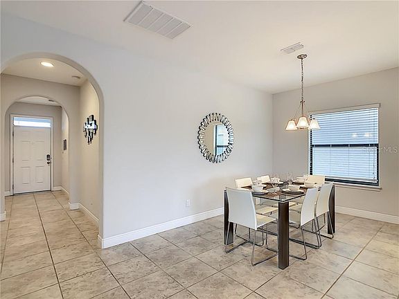 5th image of 214 Brookes Pl