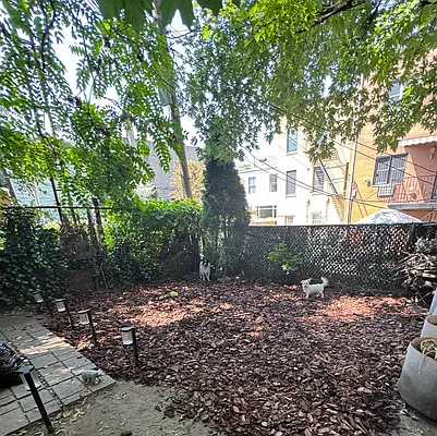 Rented by R New York | media 4