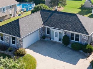 1218 Western Trl, Mukwonago, WI 53149