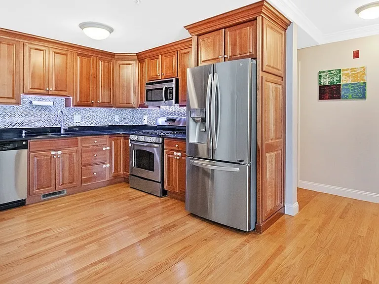 32 Common St #23 — Photo 34