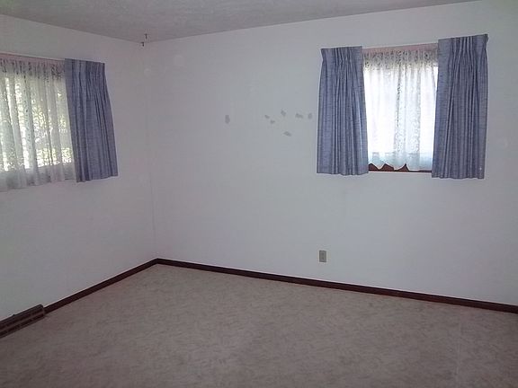 3rd image of 913 W Reid Ave