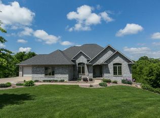 14331 Heatherwood Ct, Dubuque, IA 52002
