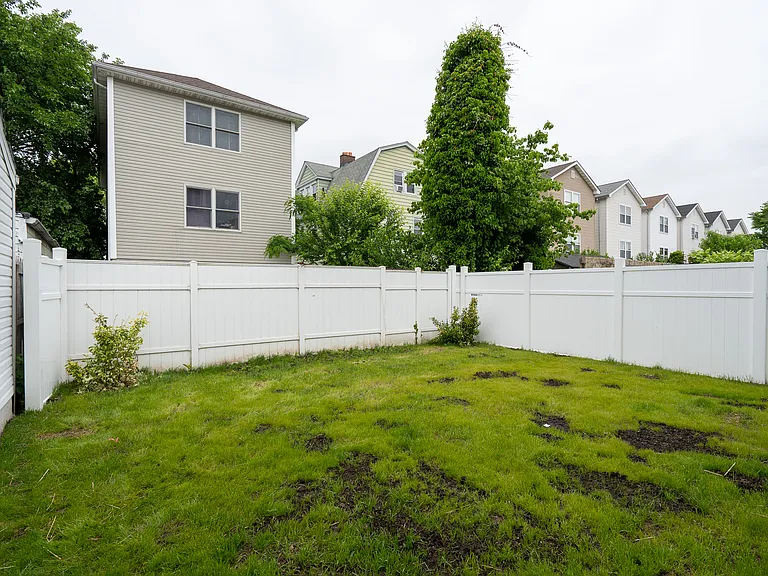 704 Warren St #1 — Photo 19