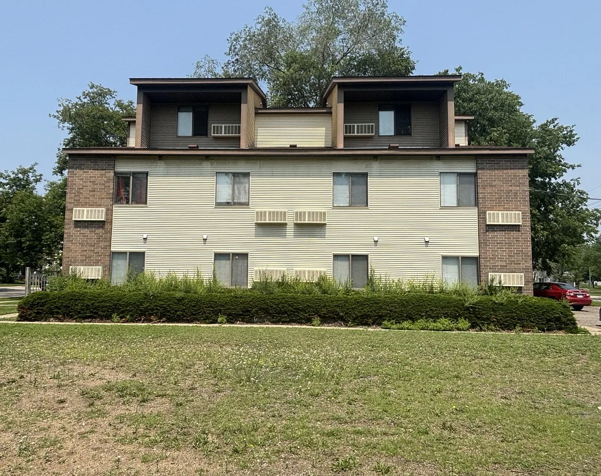 Building Photo - 418 5th Ave S
