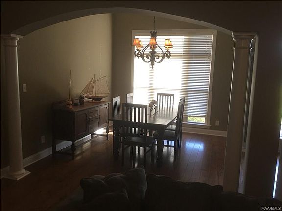 3rd image of 2613 Savannah Dr