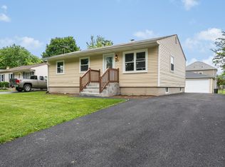 831 Kenwood Ave, West Chicago, IL 60185