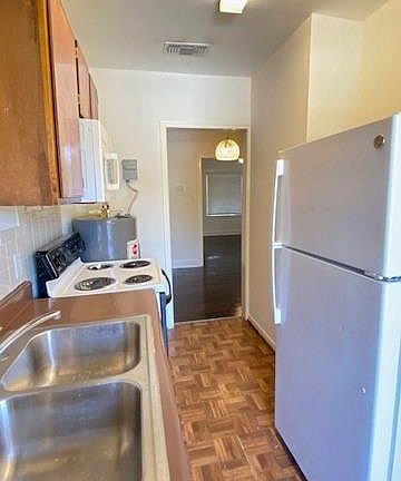 5th image of 4305 Bell St APT 4