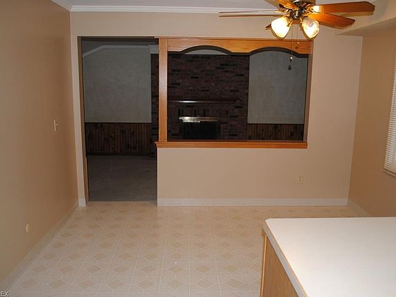 4th image of 3072 Clark Pkwy