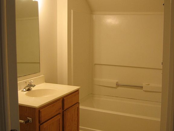4th image of 60B Clinton St