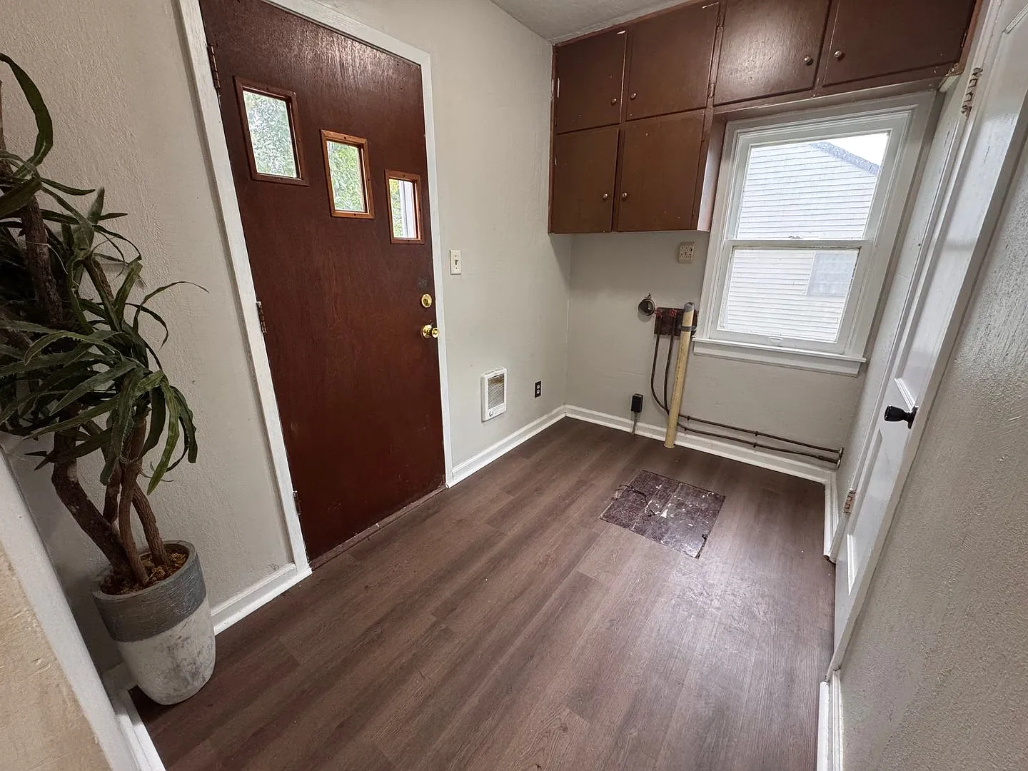 1 bed, 1 bath home for rent in quiet Waterloo neighborhood — Photo 2