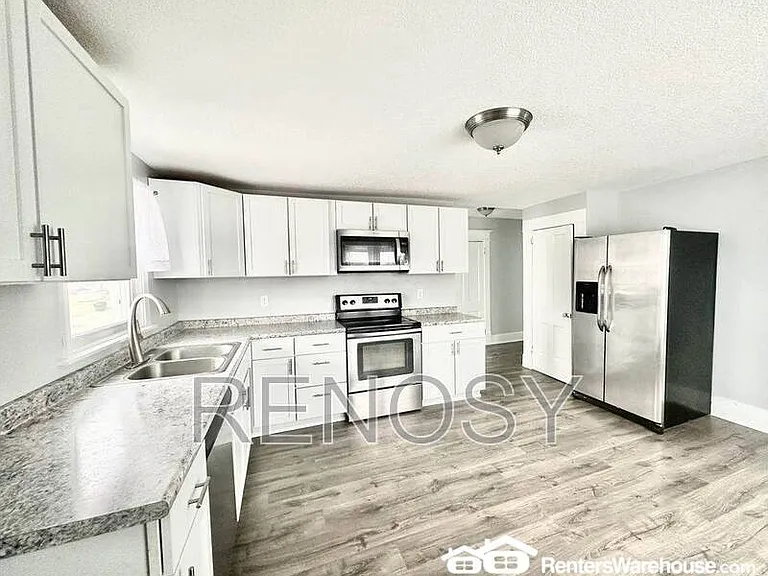105 E 3rd Ave — Photo 5