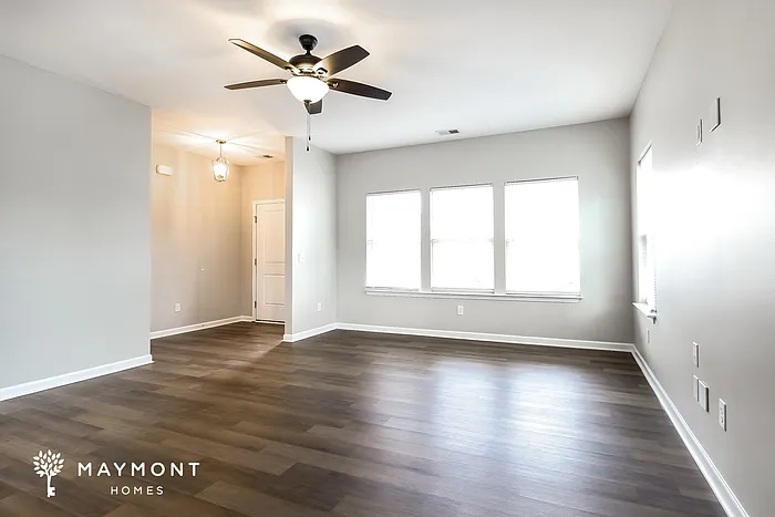 5 bed, 2.5 bath, 2560 sqft, $2,395 — Photo 4