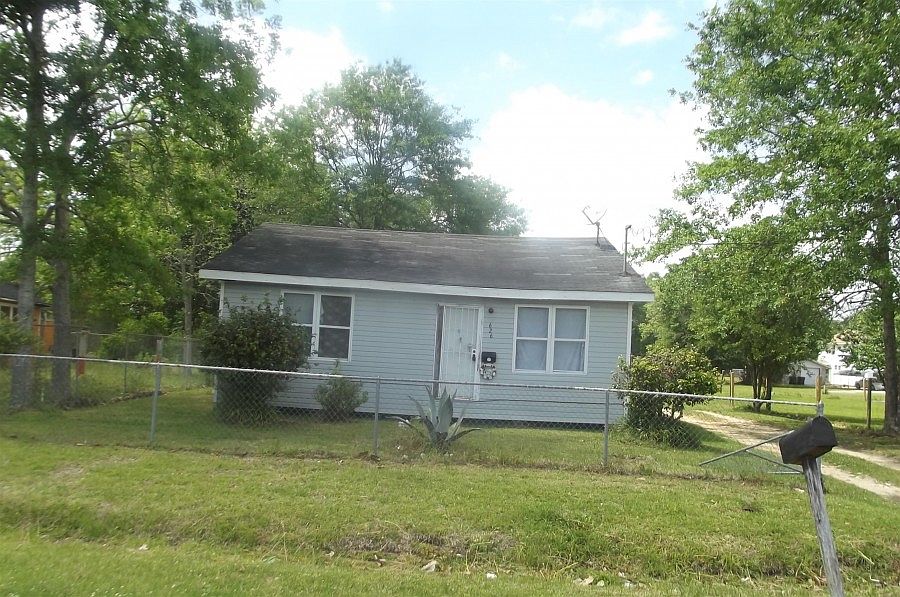1st image of 626 Mount Sinai Ave