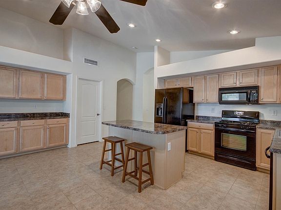3rd image of 44808 W Juniper Ave