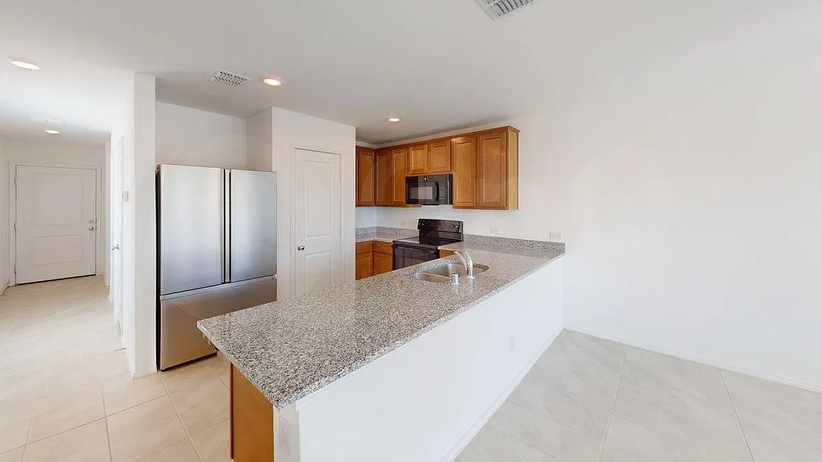 3 bed, 2.5 bath, 1213 sqft, $1,750 — Photo 2