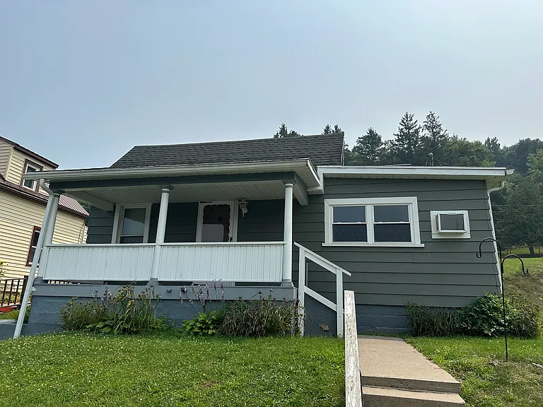 812 Roosevelt Ave — Photo 1