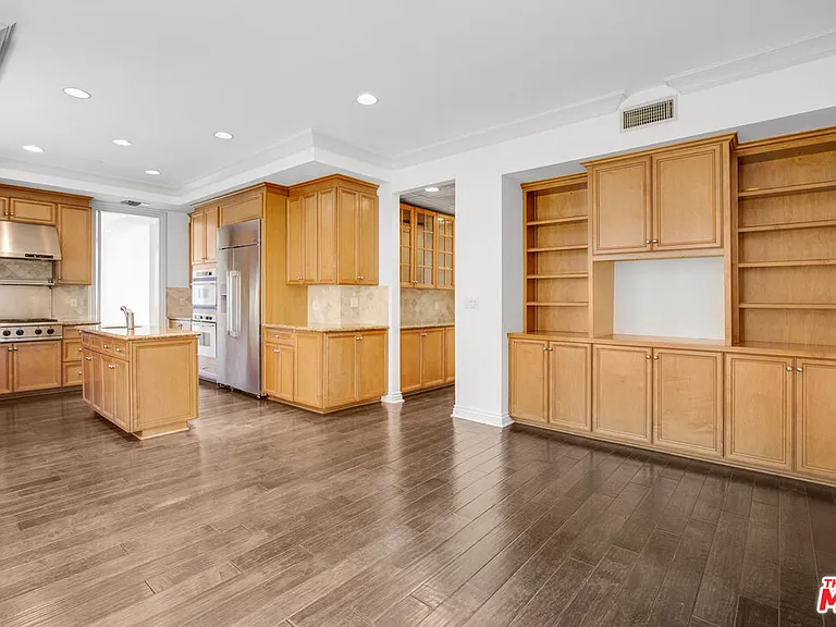 132 S Maple Dr #201 — Photo 6