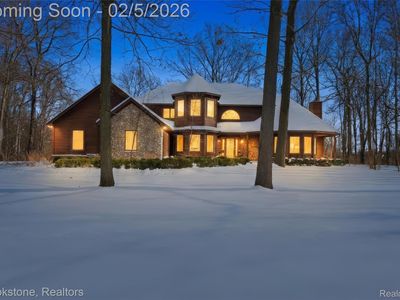 2300 Canyon Ridge Dr, White Lake, MI, 48383