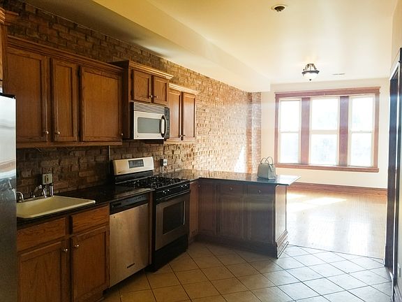 3rd image of 1946 N Kimball Ave #3