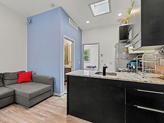 4th image of 115 Hamilton Ave #C