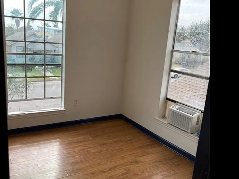 5006 Avenue M — Photo 7