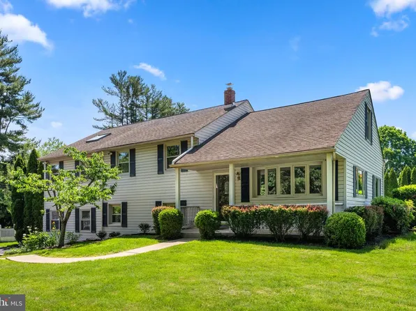 1434 Sugartown Rd, Berwyn, PA 19312