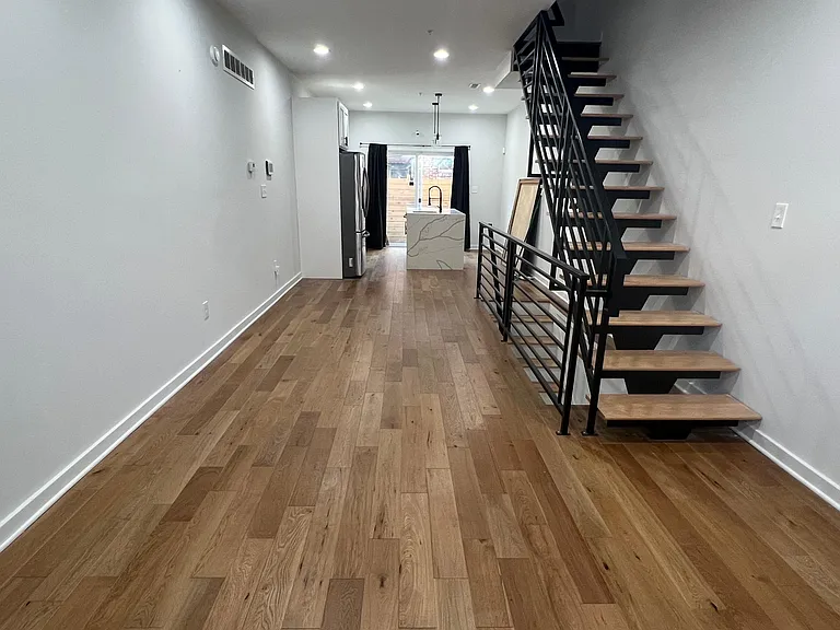1333 S Dover St — Photo 5