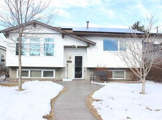 36 W Whitnel Pl NE, Calgary, AB T1Y 4J4