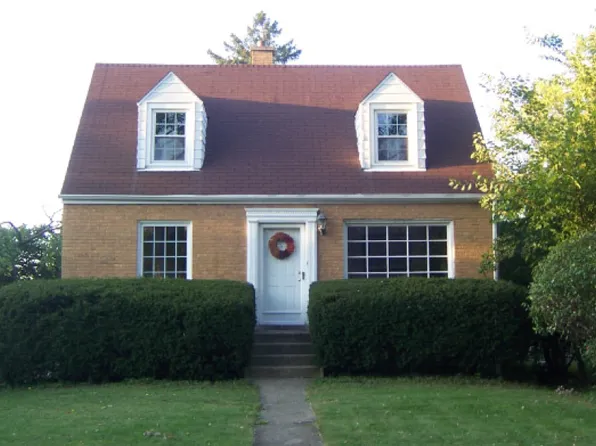 122 W Kenilworth Ave, Villa Park, IL 60181