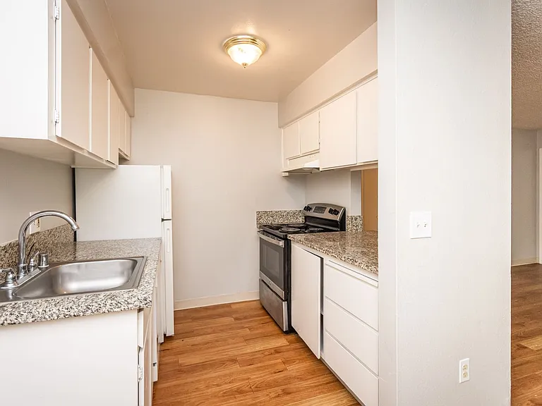 Redwoods at Mather Station Apartments — Photo 25