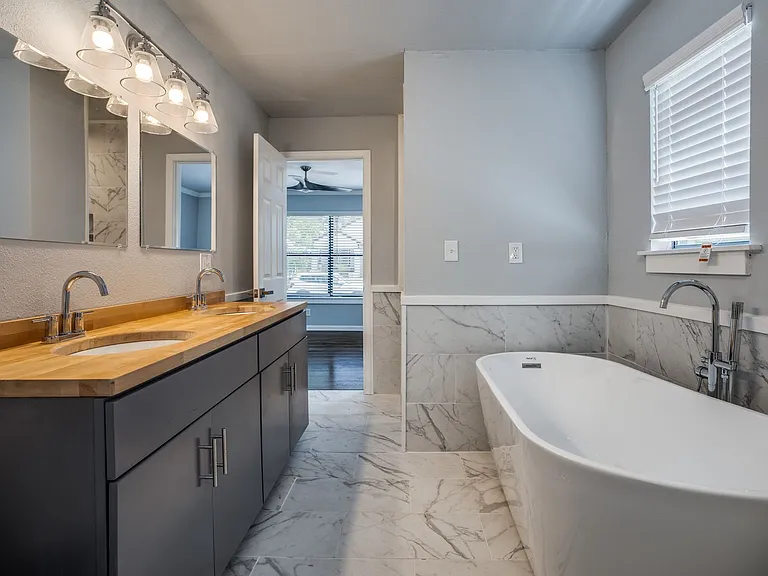 1403 Center St — Photo 12