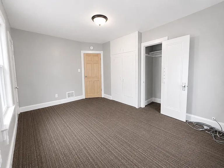 523 E Oakland St — Photo 11